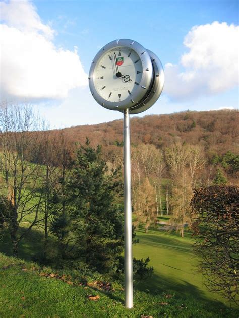 custom golf course clocks.